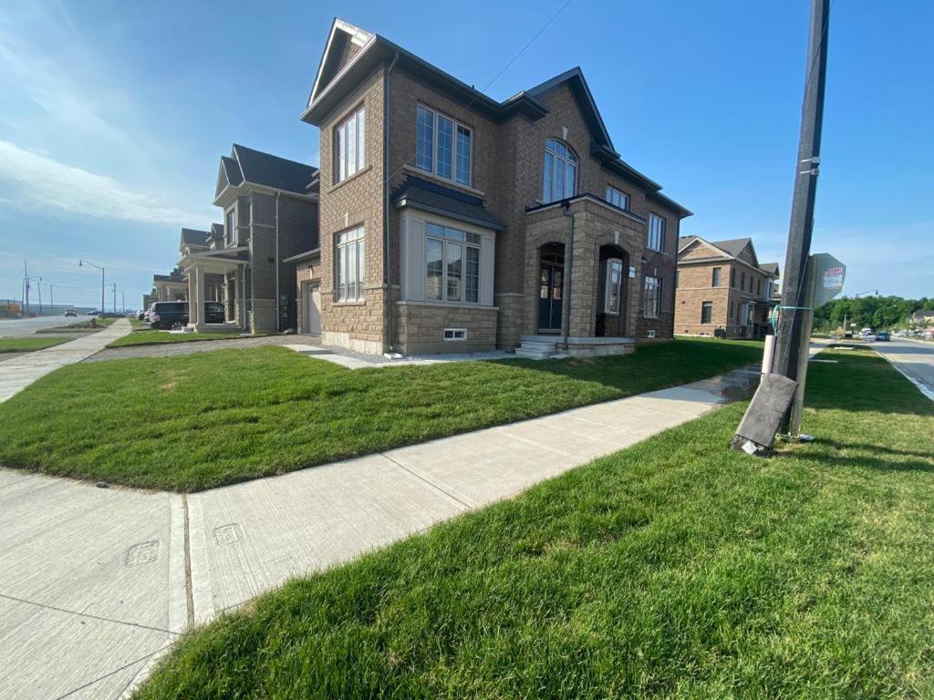Villa 537 Veterans Dr Brampton On L7A 0C4 Exterior foto