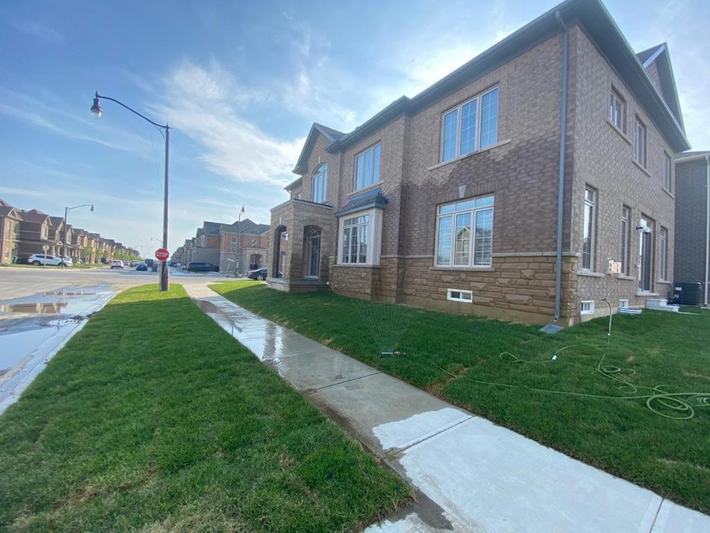 Villa 537 Veterans Dr Brampton On L7A 0C4 Exterior foto