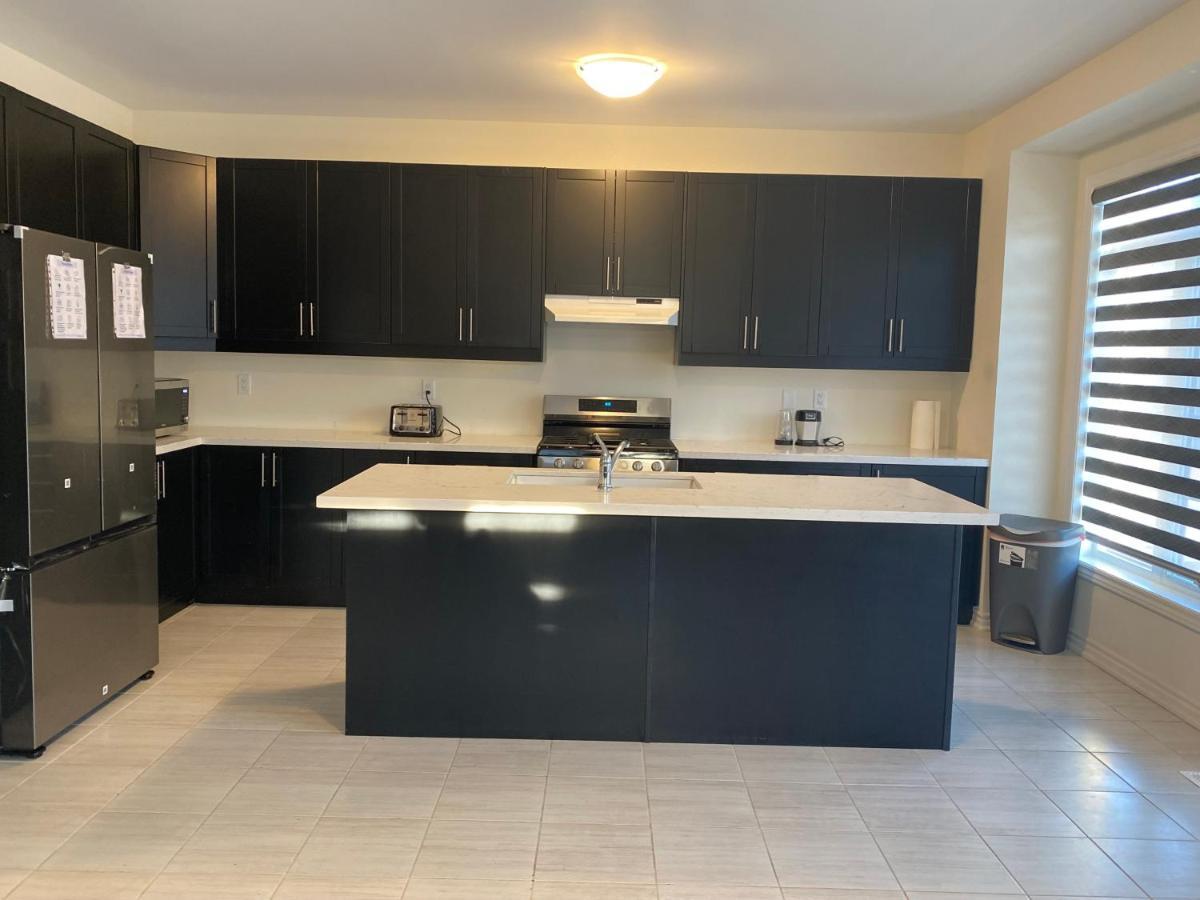 Villa 537 Veterans Dr Brampton On L7A 0C4 Exterior foto