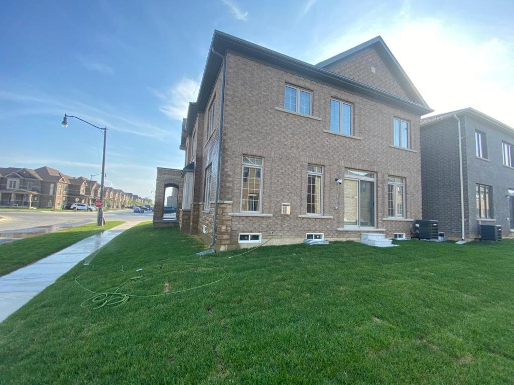 Villa 537 Veterans Dr Brampton On L7A 0C4 Exterior foto